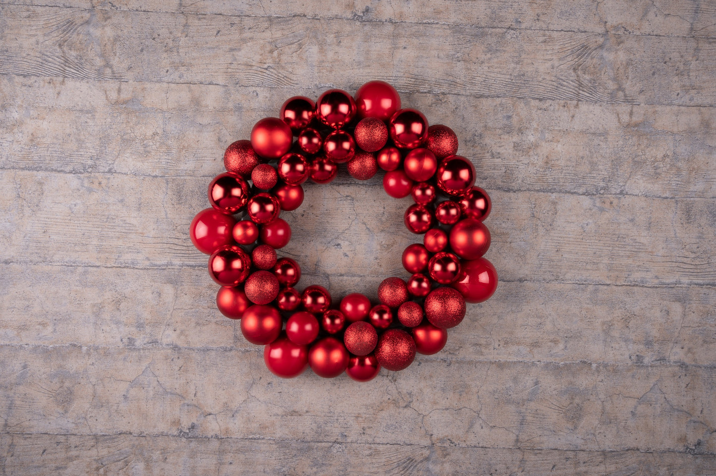 Kerstkrans Met 55 Kunststof Kerstballen Rood